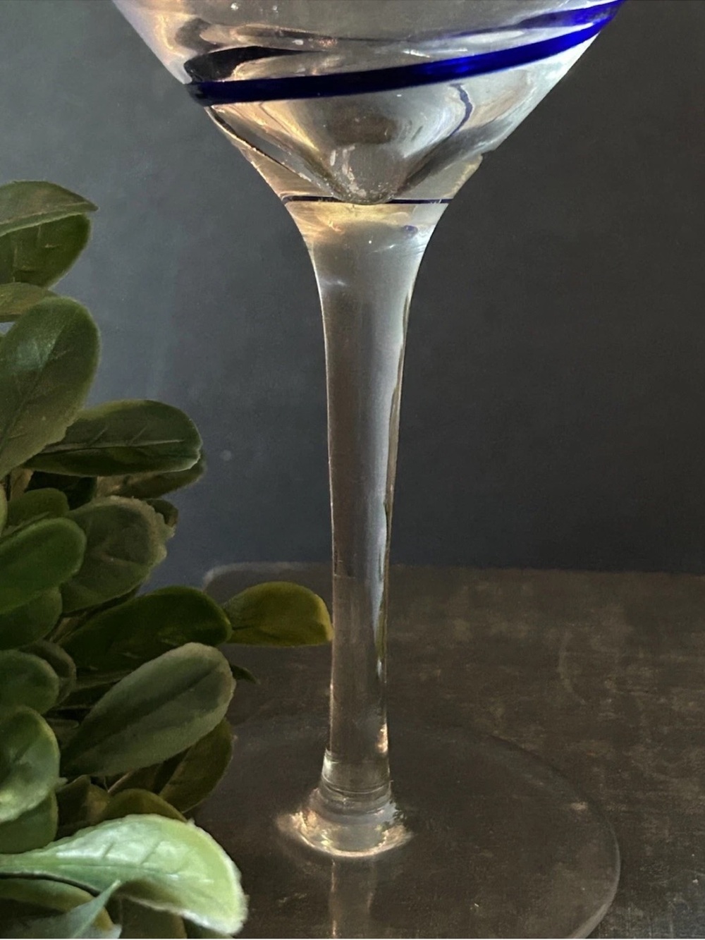 4 Pier 1 Swirline Blue Martini Cocktail Glasses 6.5" Excellent Condition - Picture 4 of 5